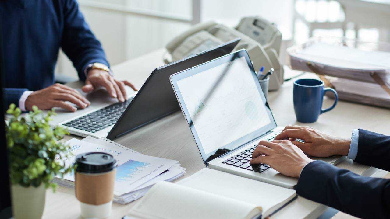 Mengenal Job Hugging: Strategi Bertahan atau Tanda Siap Naik Level_ mengenal-job-hugging-adalah